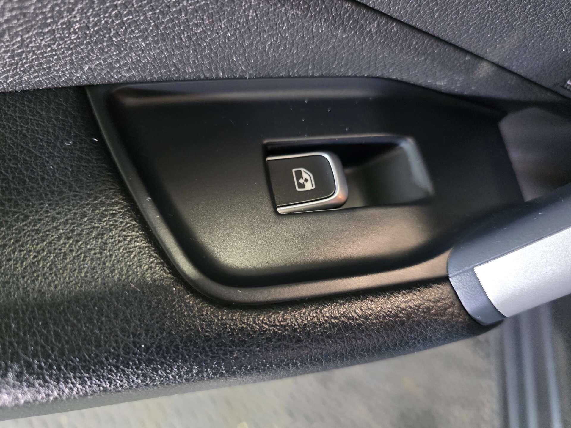 Audi Q2 view 48