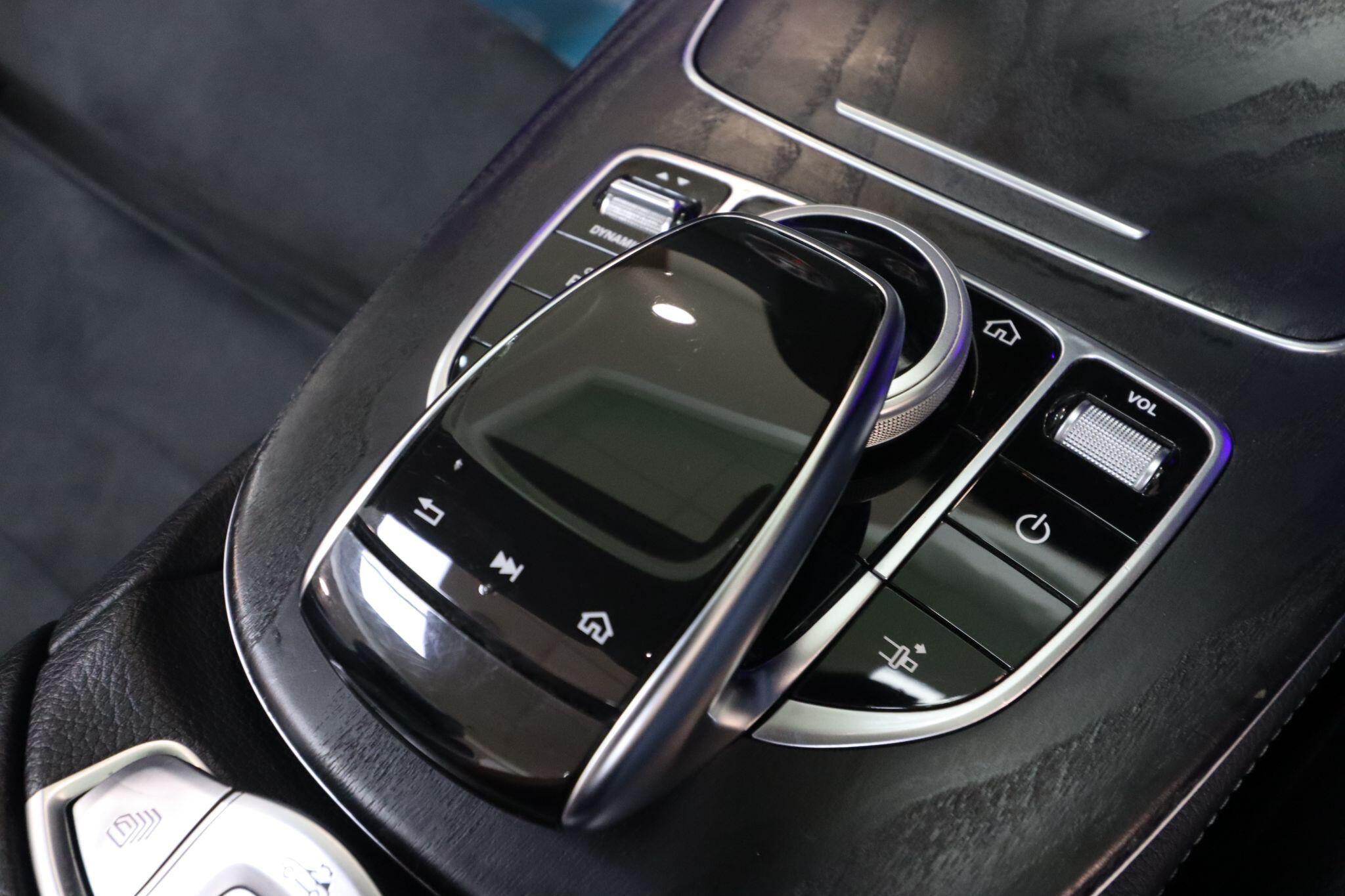 Mercedes-Benz E Class view 27
