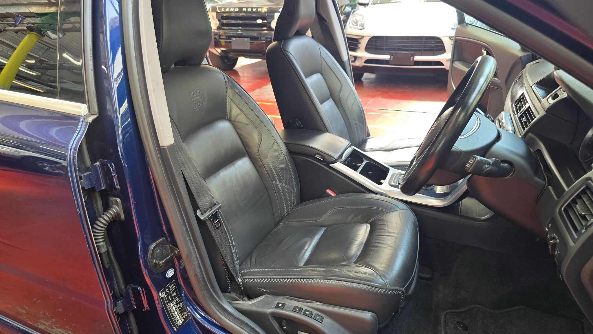 Volvo V70 view 5