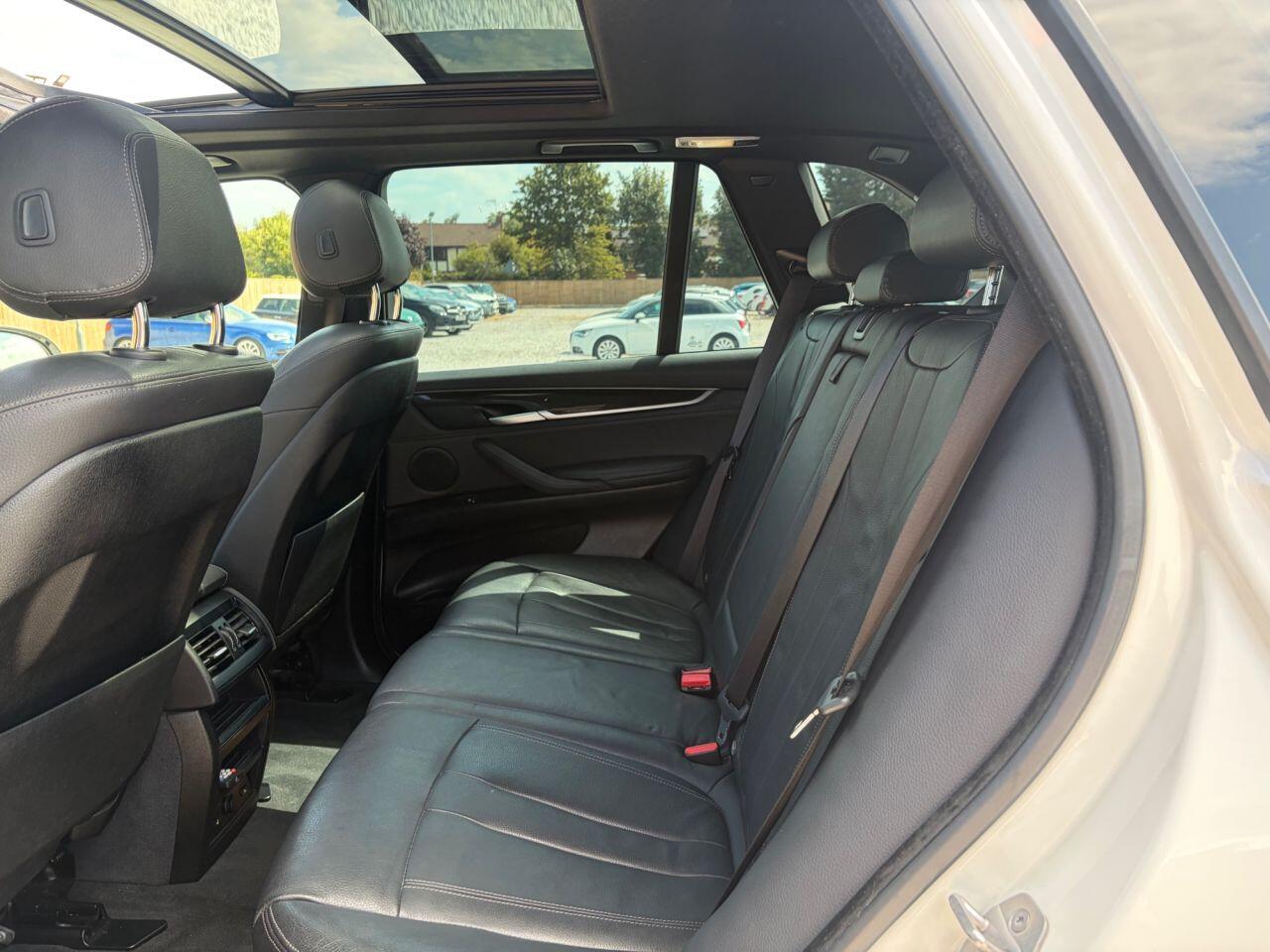 BMW X5 view 24