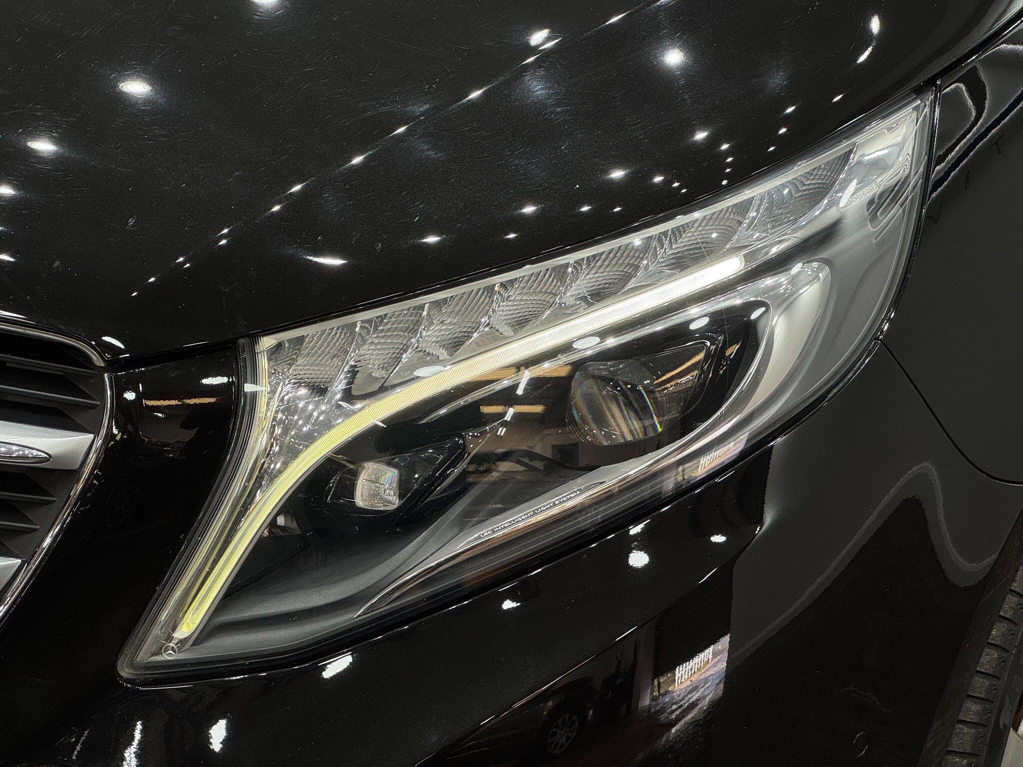 Mercedes-Benz V-Class view 10