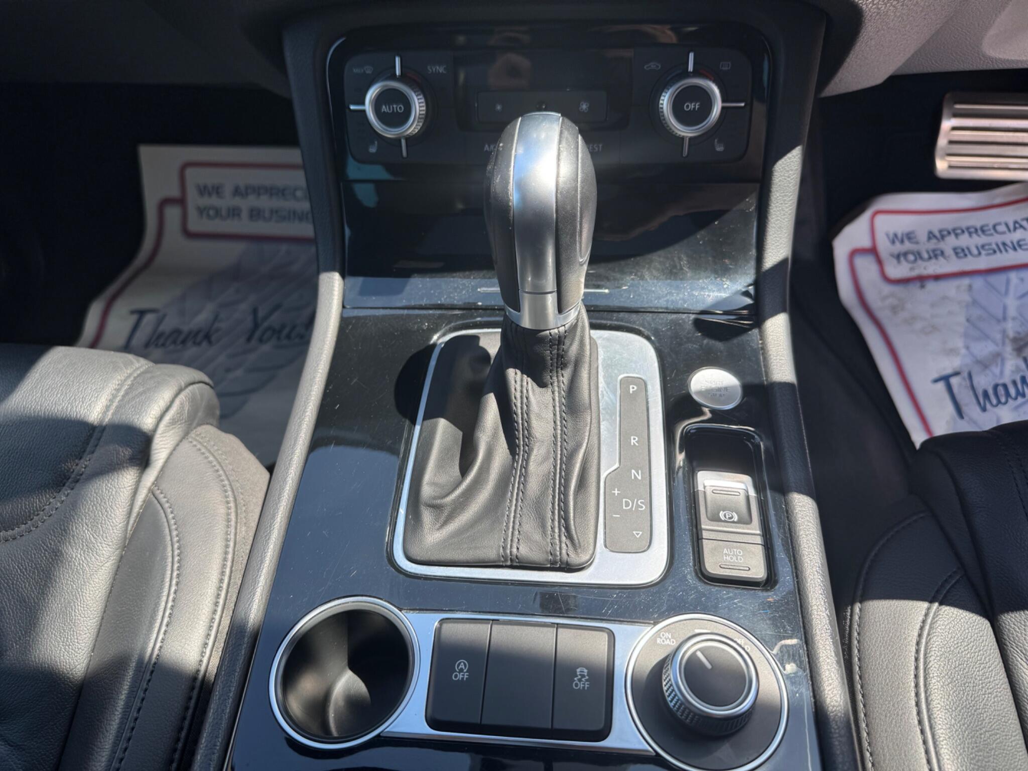 Volkswagen Touareg view 13