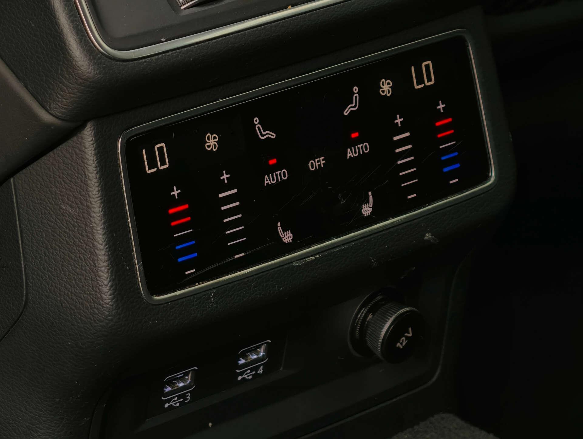 Audi S6 Avant view 24
