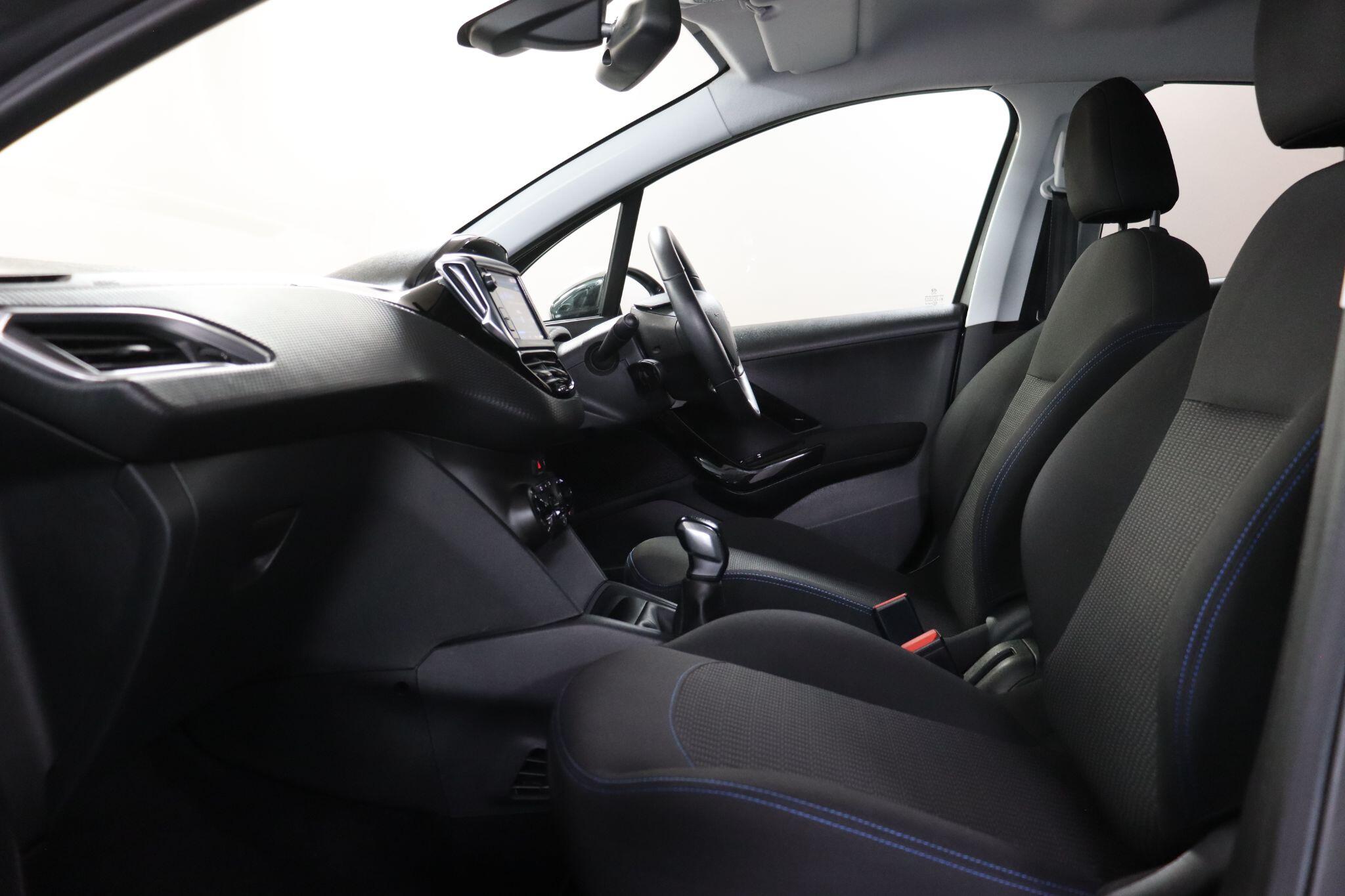 Peugeot 208 view 42