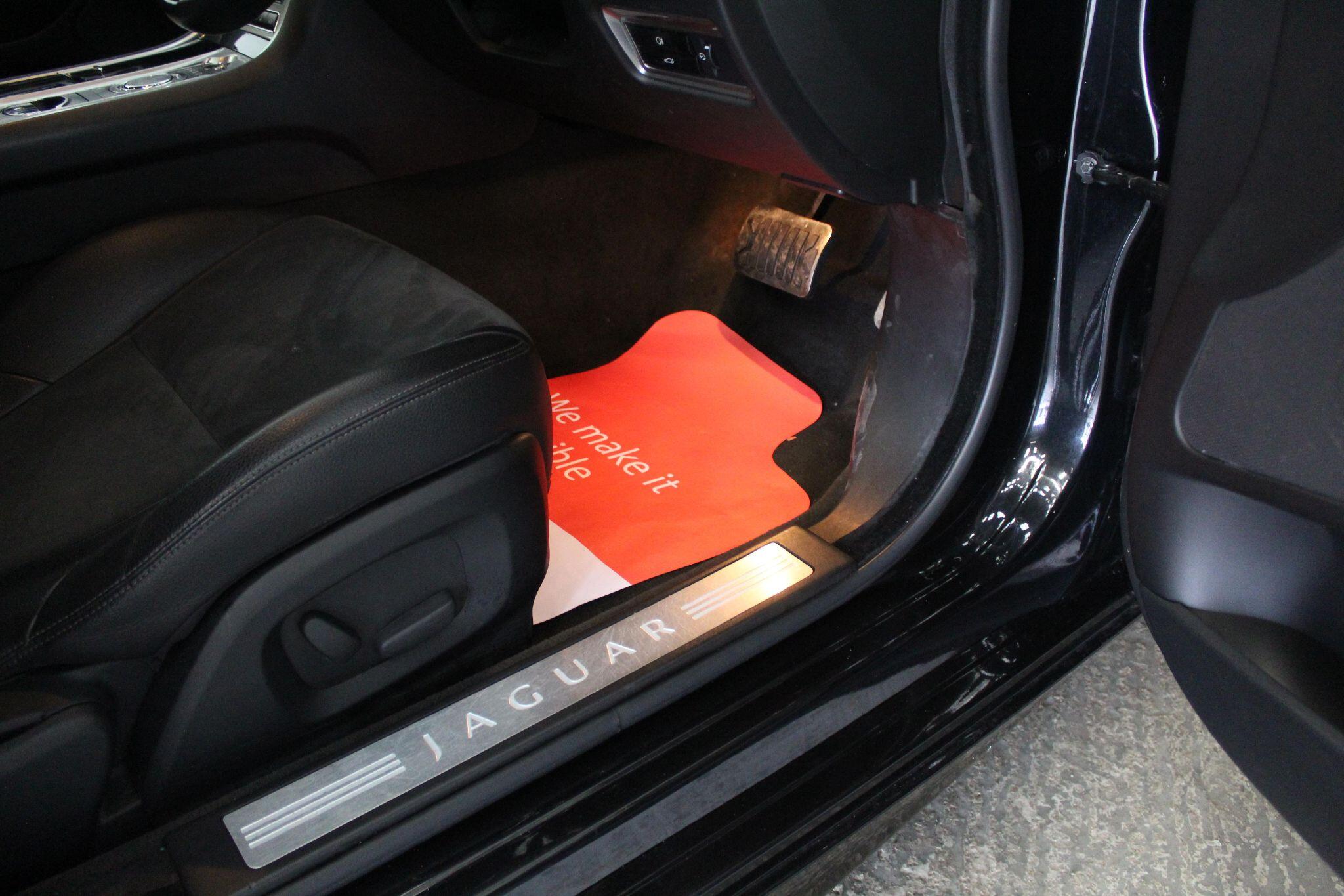 Jaguar XF view 48