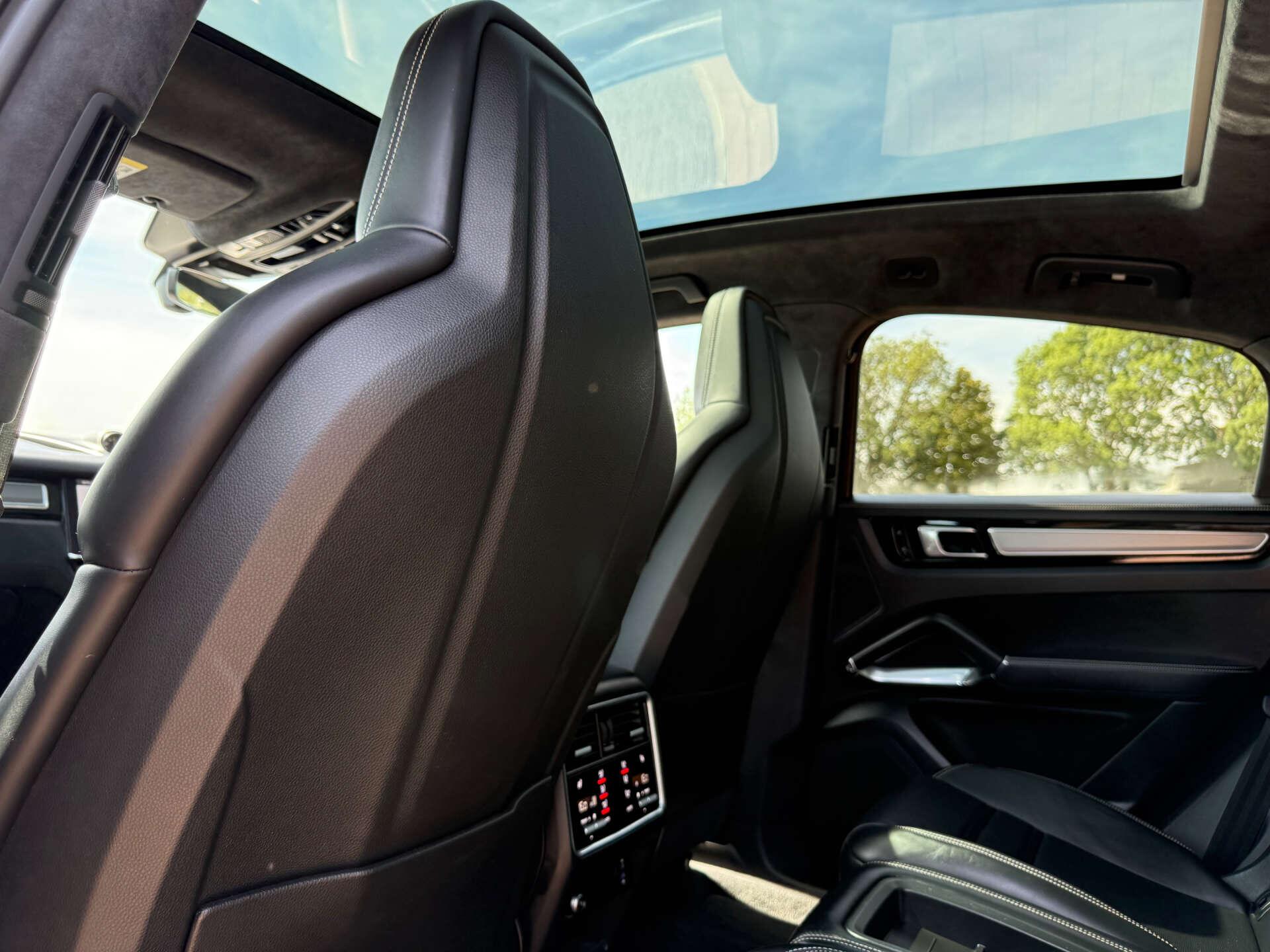 Porsche Cayenne view 73