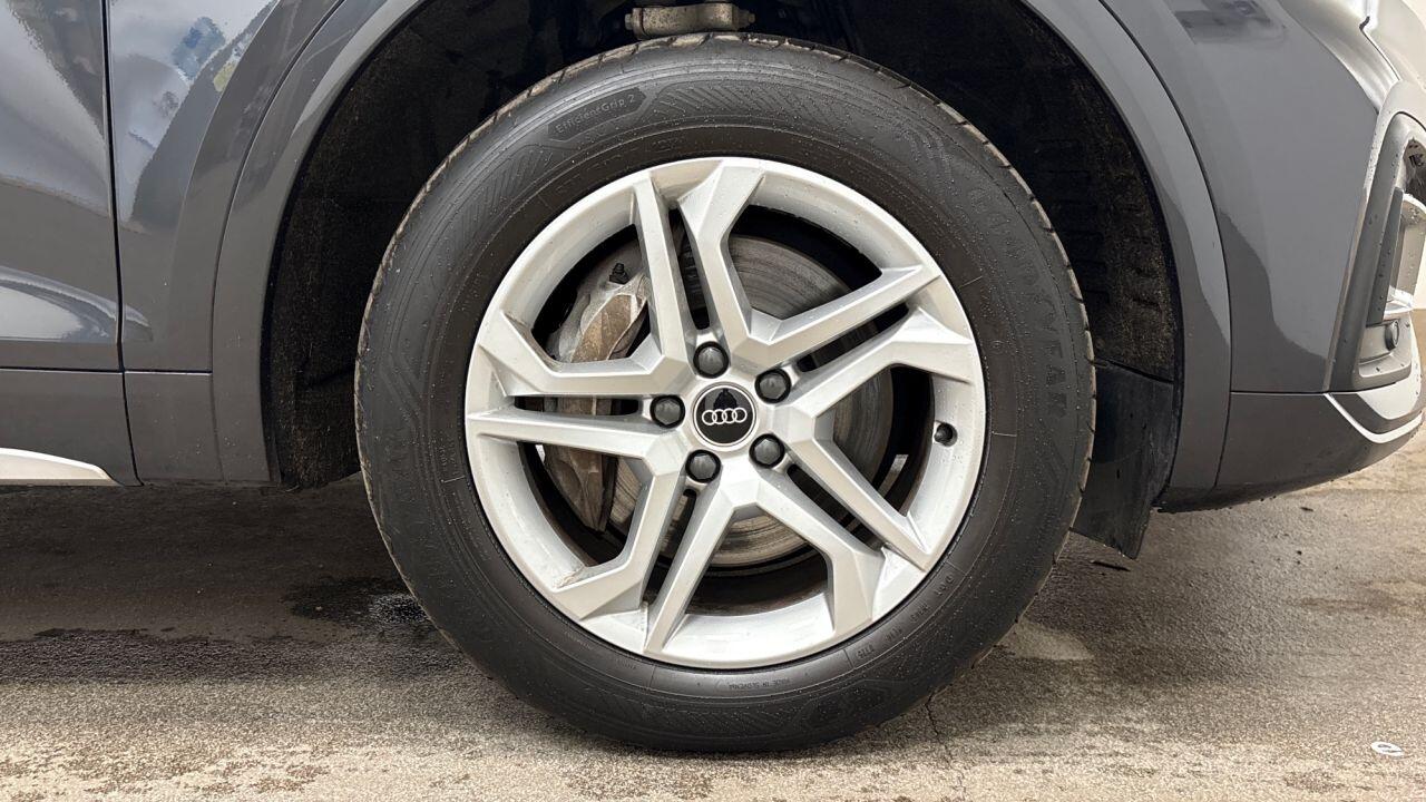 Audi Q5 view 5
