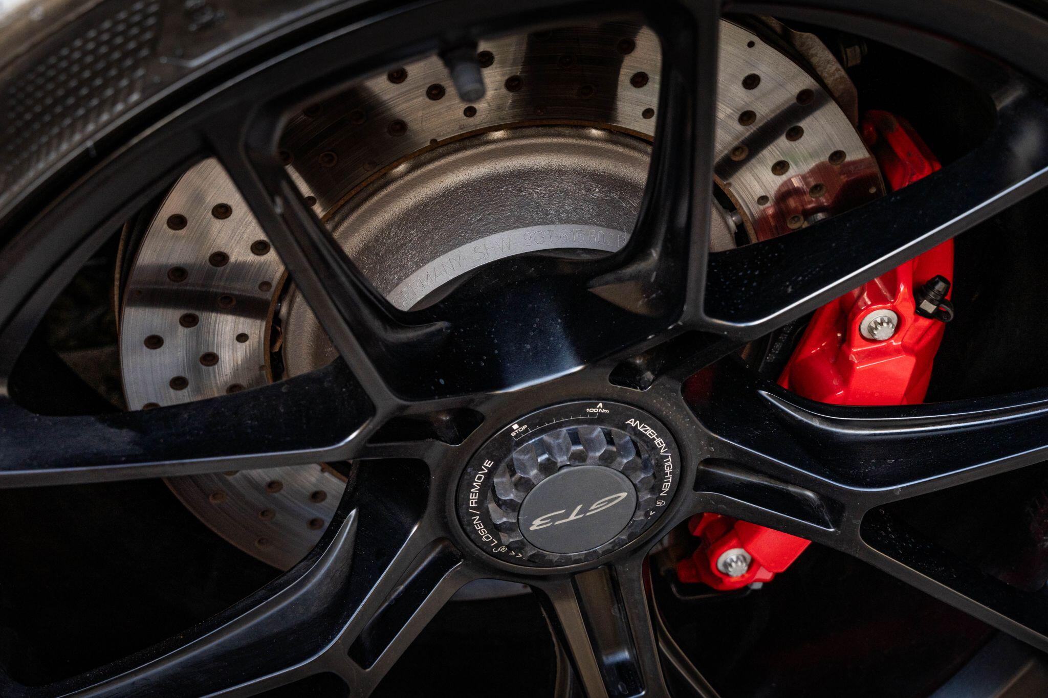 Porsche 911 view 44