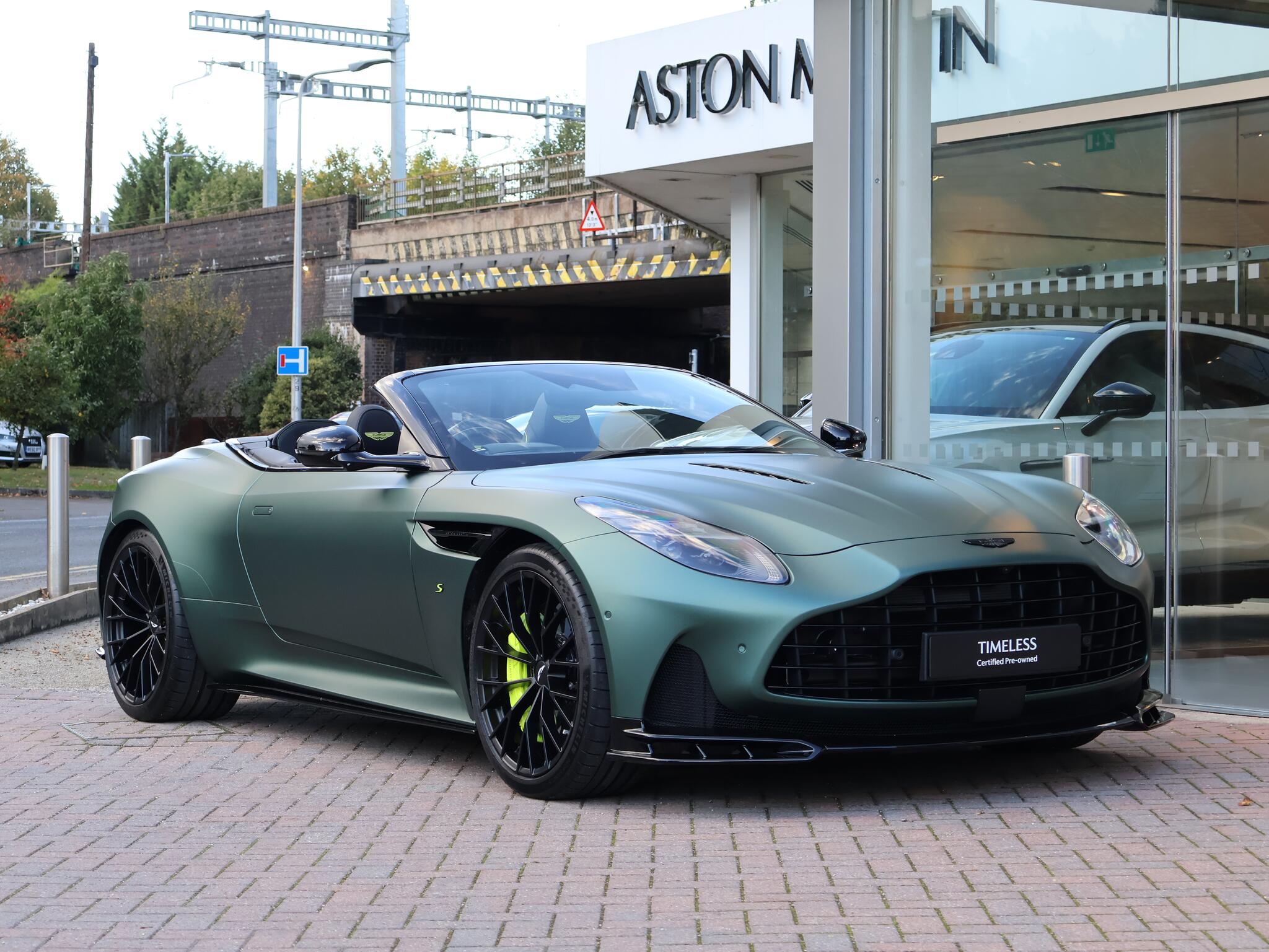 Aston Martin DB12