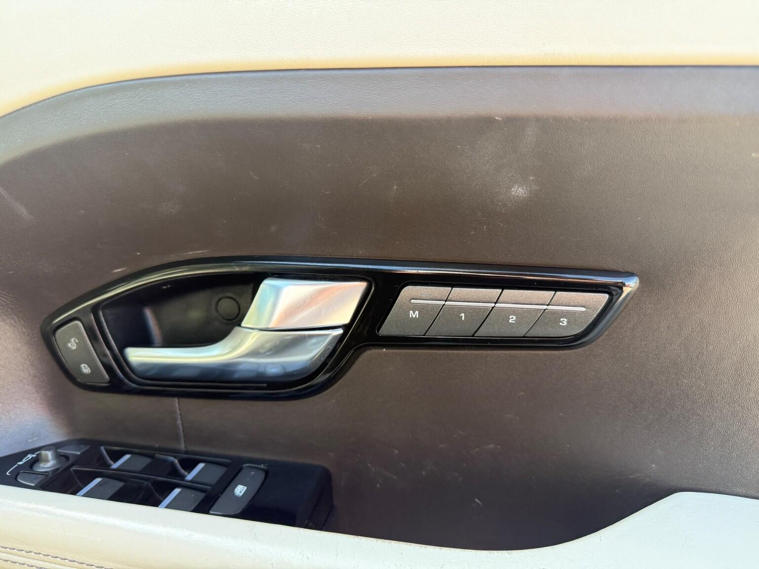 Land Rover Range Rover Evoque view 22