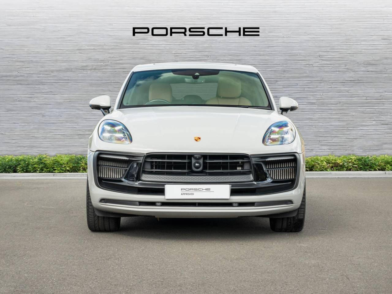 Porsche Macan view 6