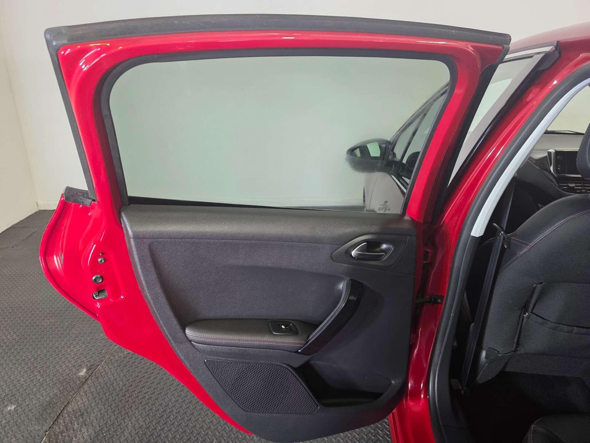 Peugeot 208 view 41