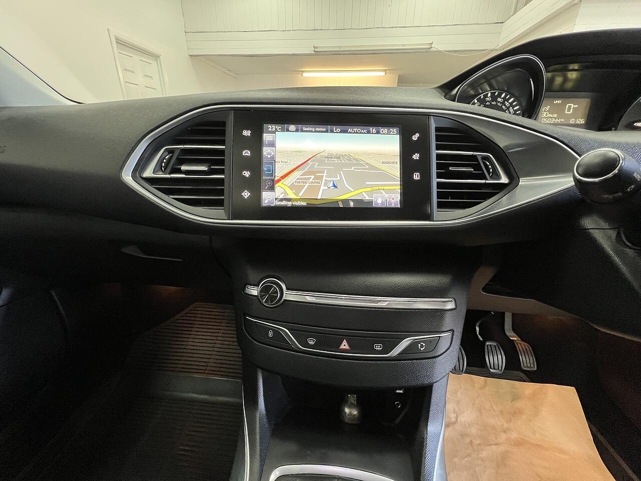 Peugeot 308 view 13