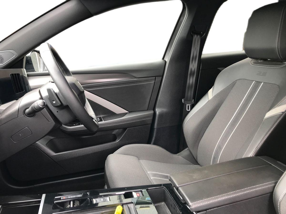 Vauxhall Astra view 6