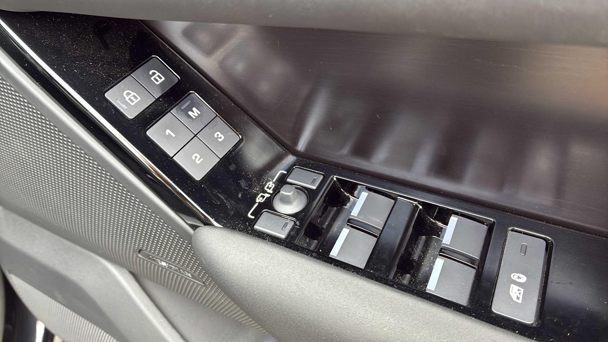 Land Rover Range Rover Velar view 29