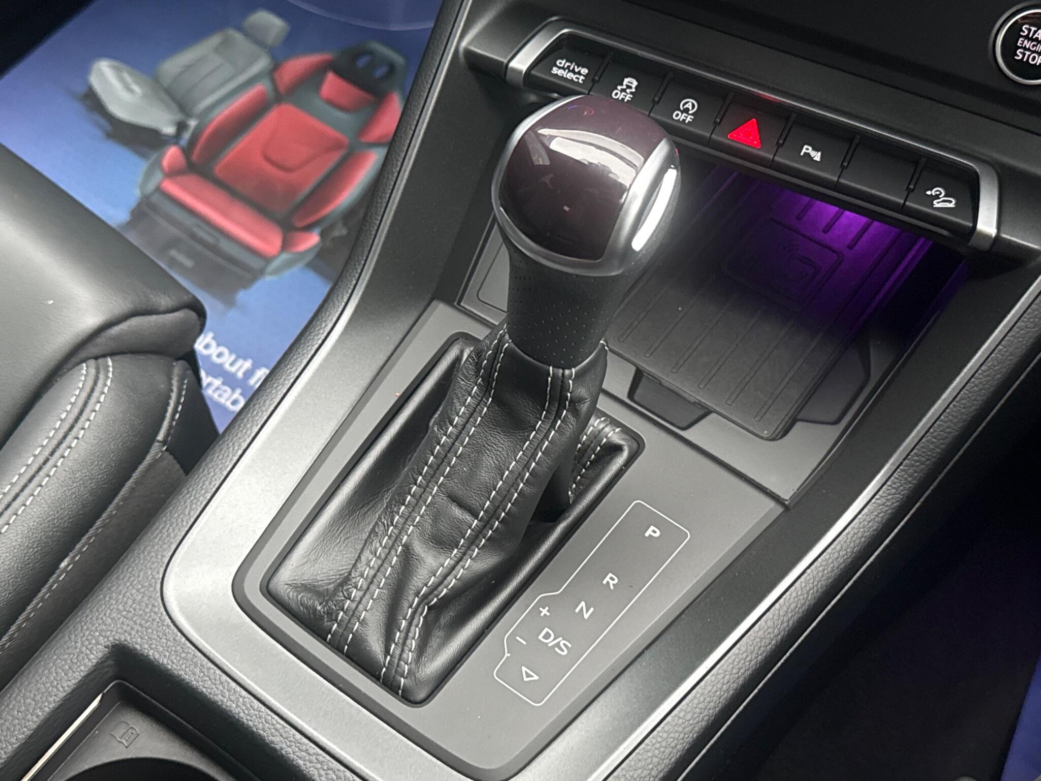 Audi Q3 view 42