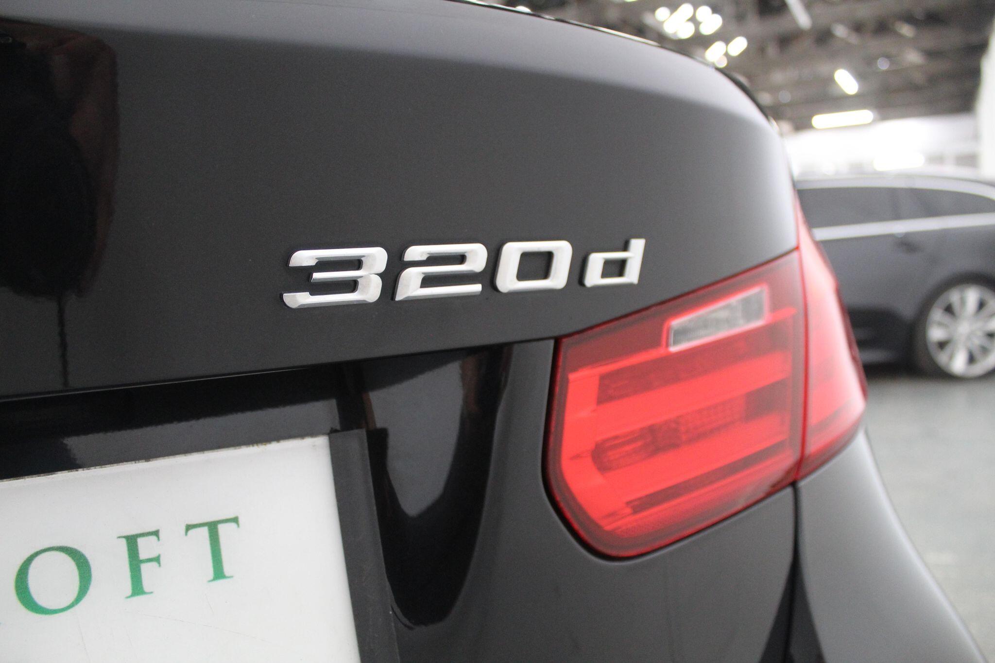 BMW 3 Series view 19