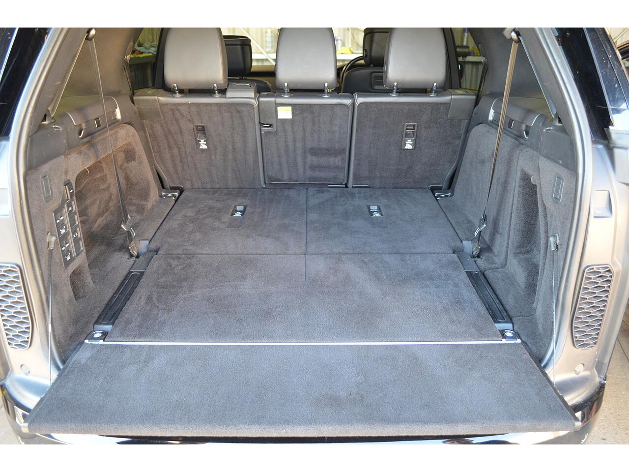 Land Rover Discovery view 24