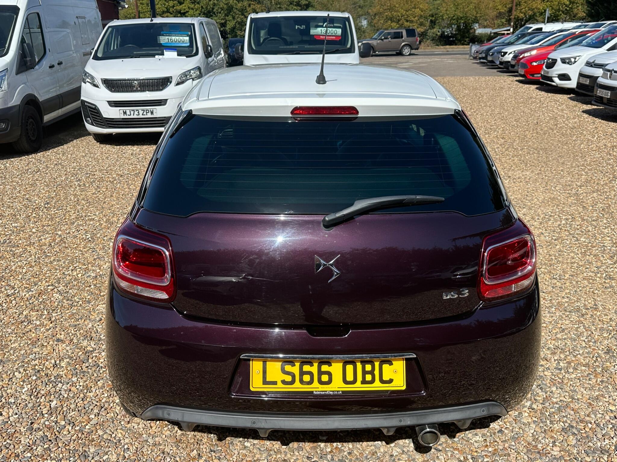 DS Automobiles DS 3 view 4