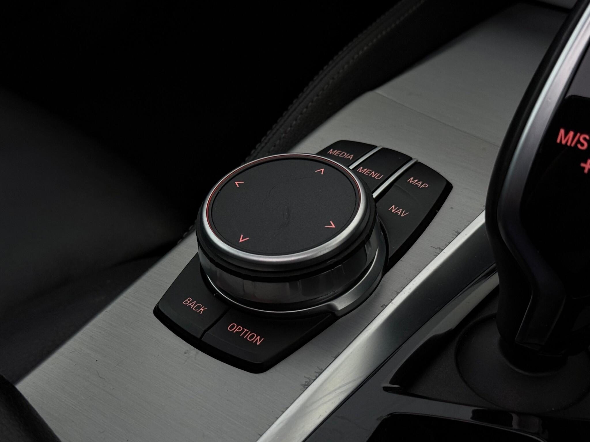 BMW 5 Series view 21