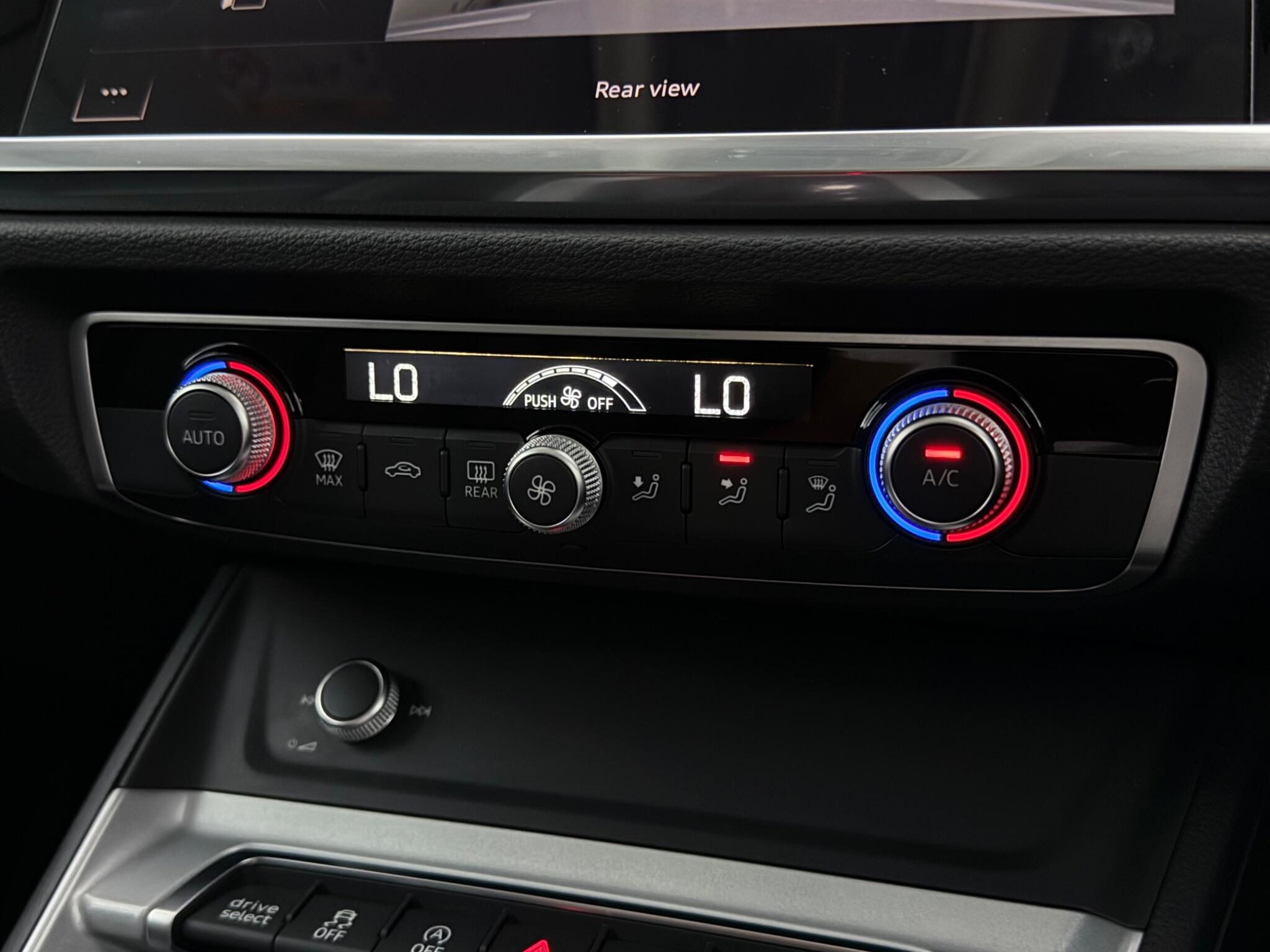 Audi Q3 view 26