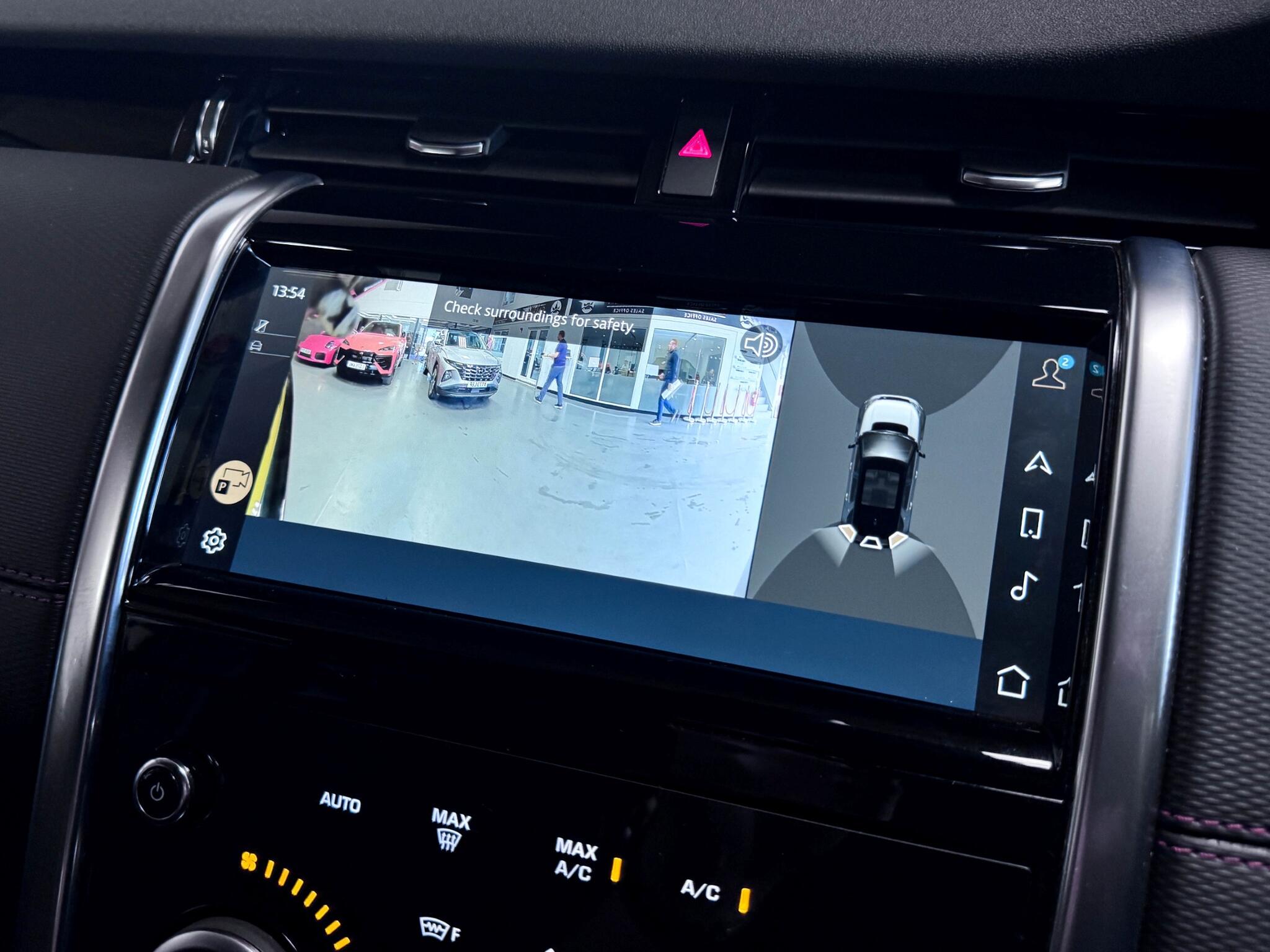 Land Rover Discovery Sport view 74