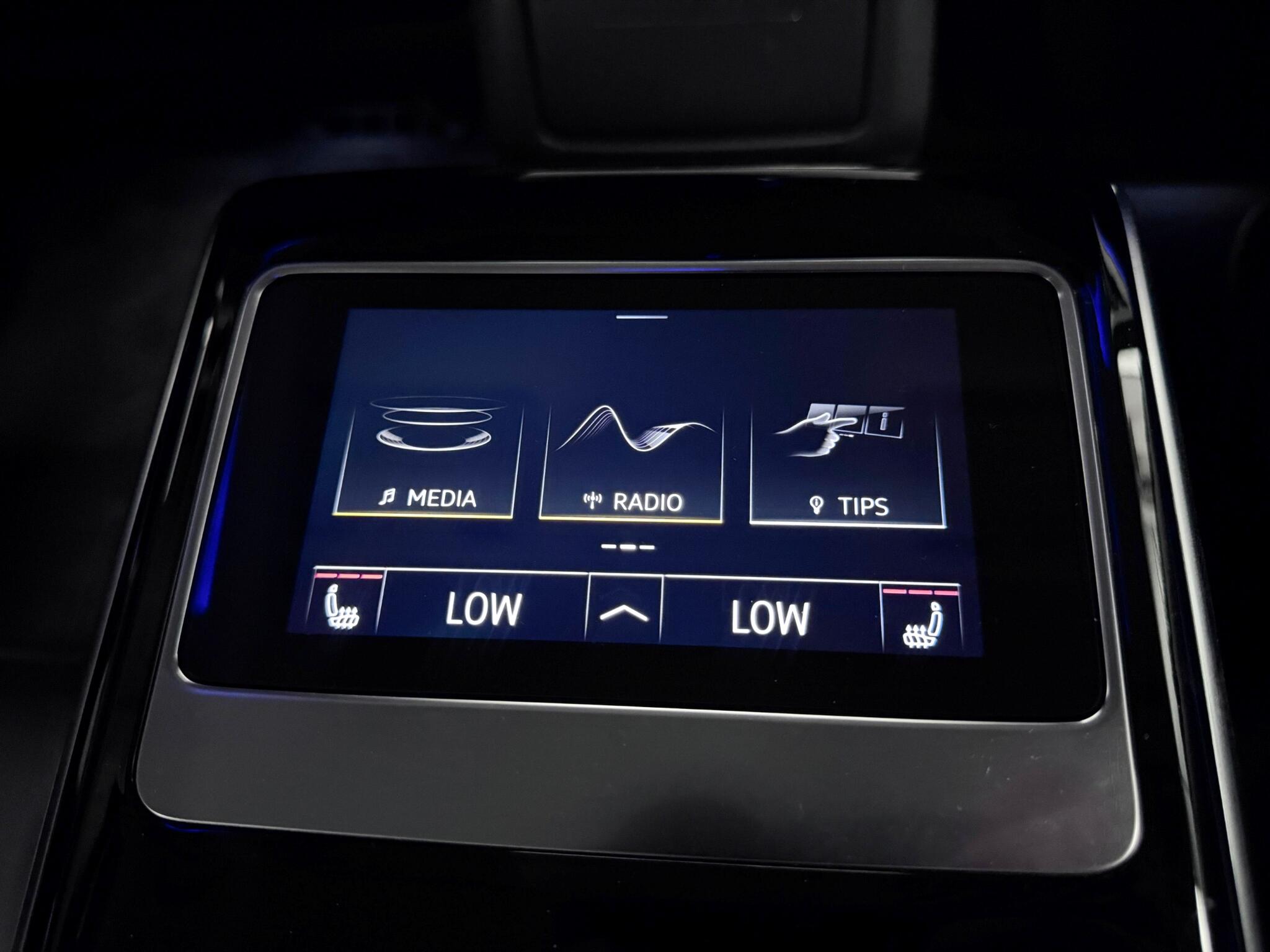 Audi A8 view 39