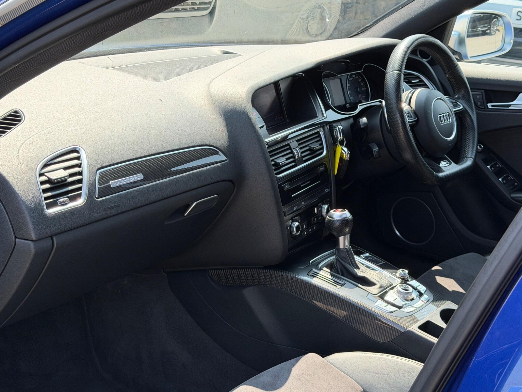 Audi RS4 view 15