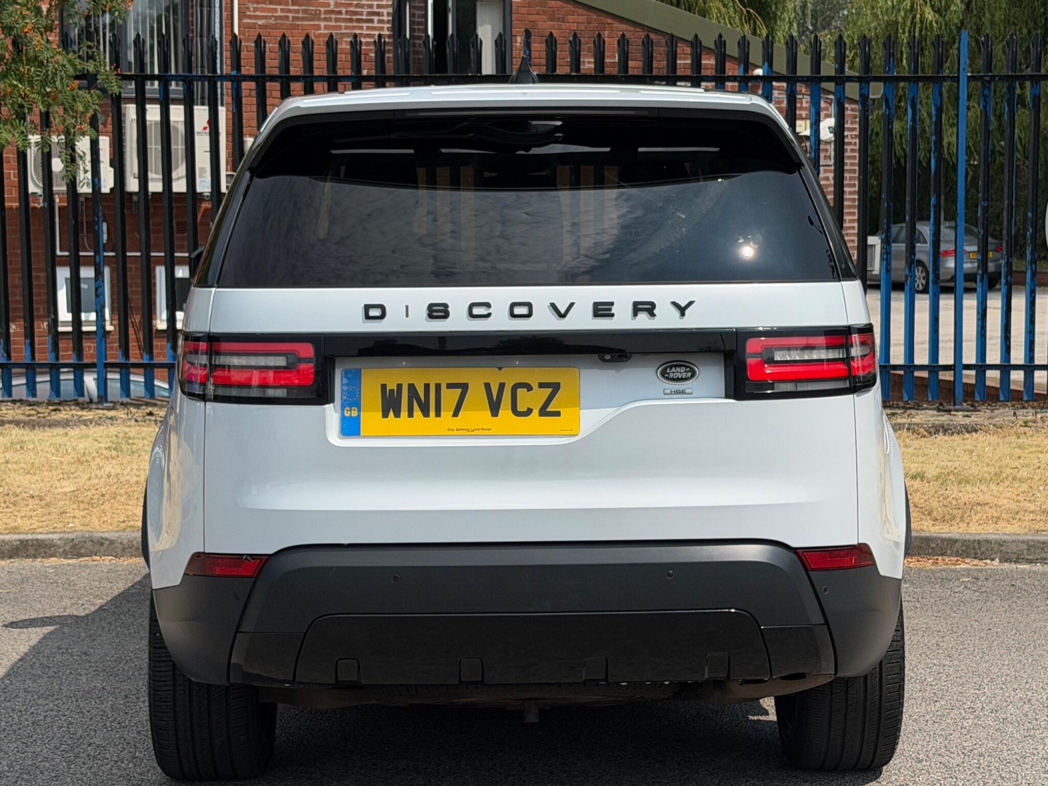 Land Rover Discovery view 14