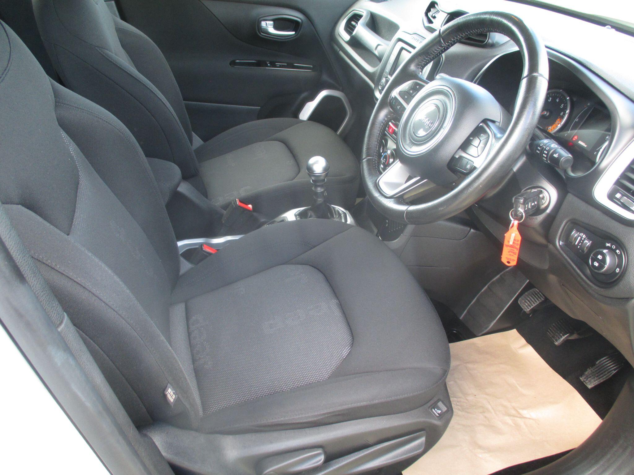 Jeep Renegade view 34