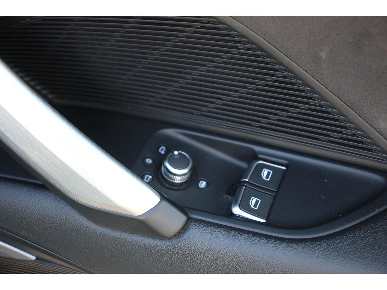 Audi TT view 30
