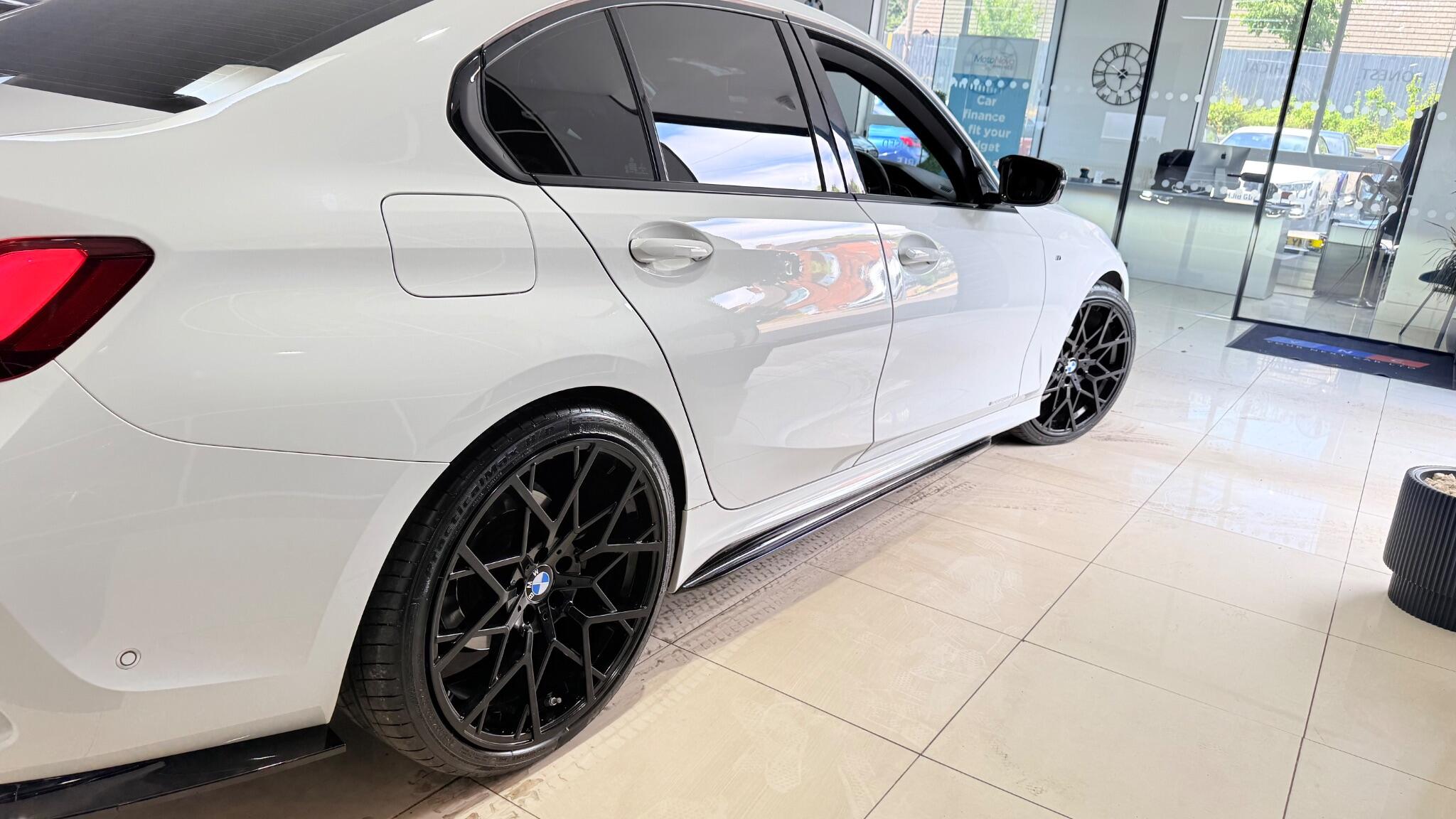BMW 3 Series view 10