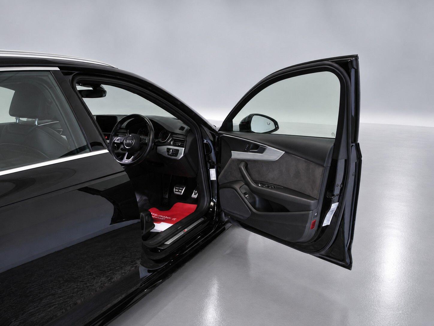 Audi A4 view 26
