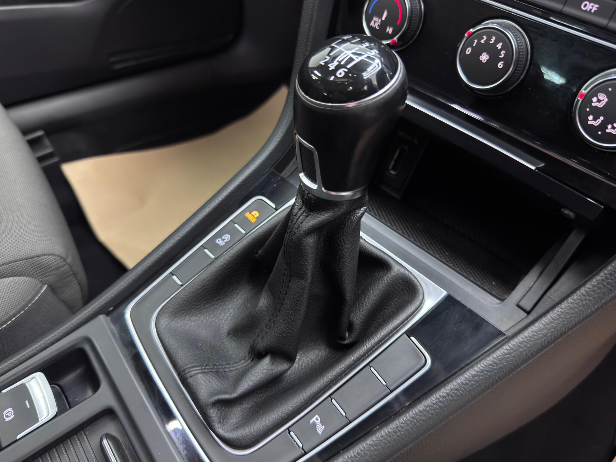 Volkswagen Golf view 15