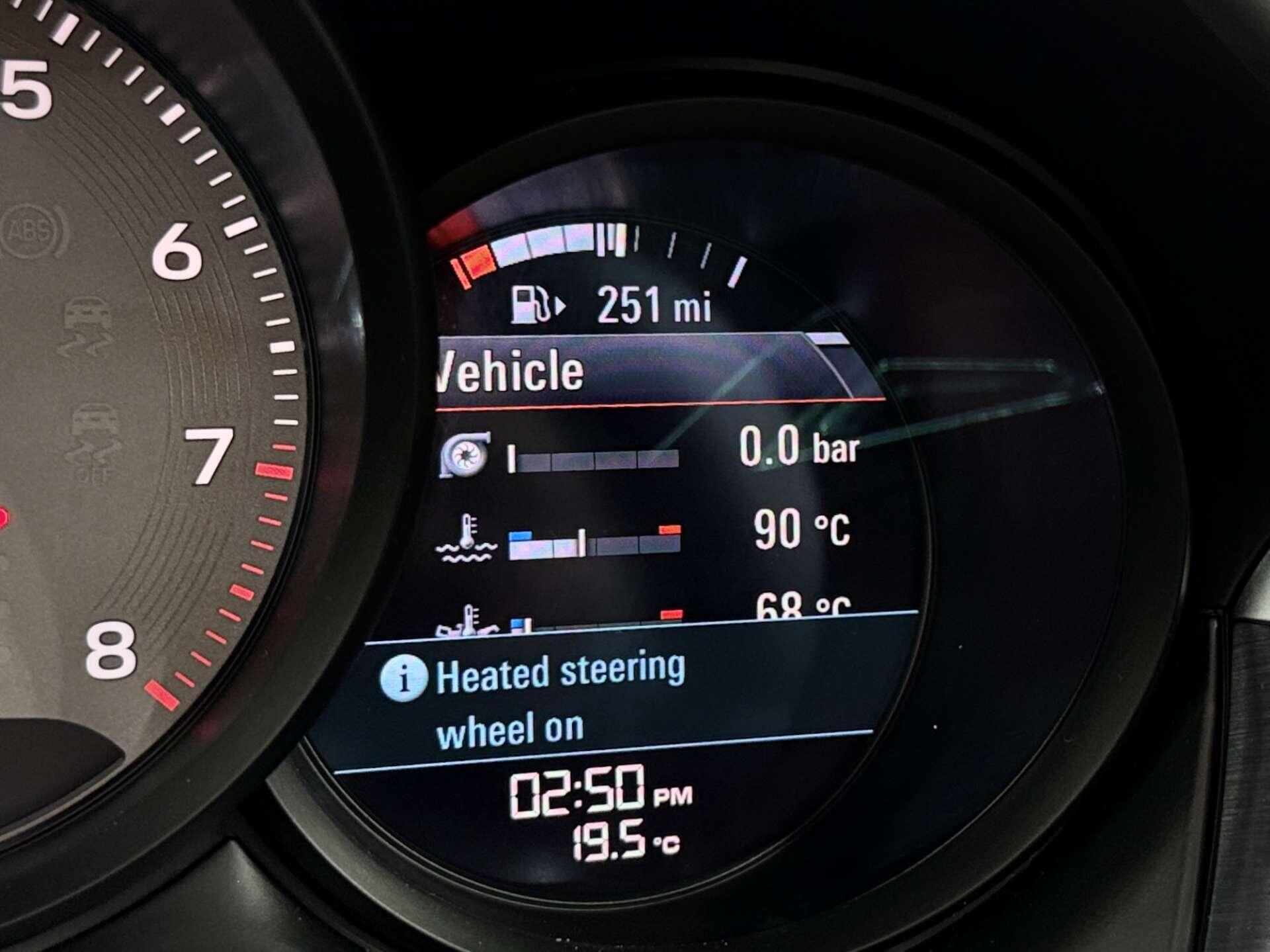 Porsche Macan view 26