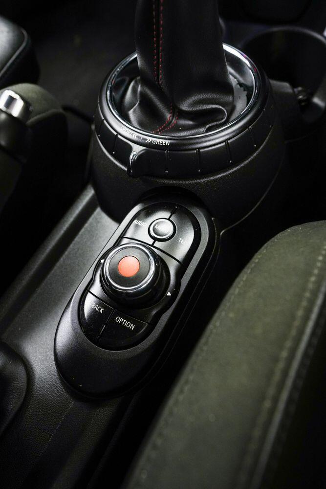 Mini Hatch view 16
