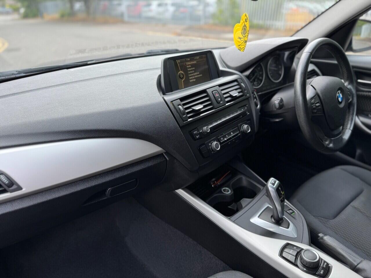 BMW 1 Series view 25