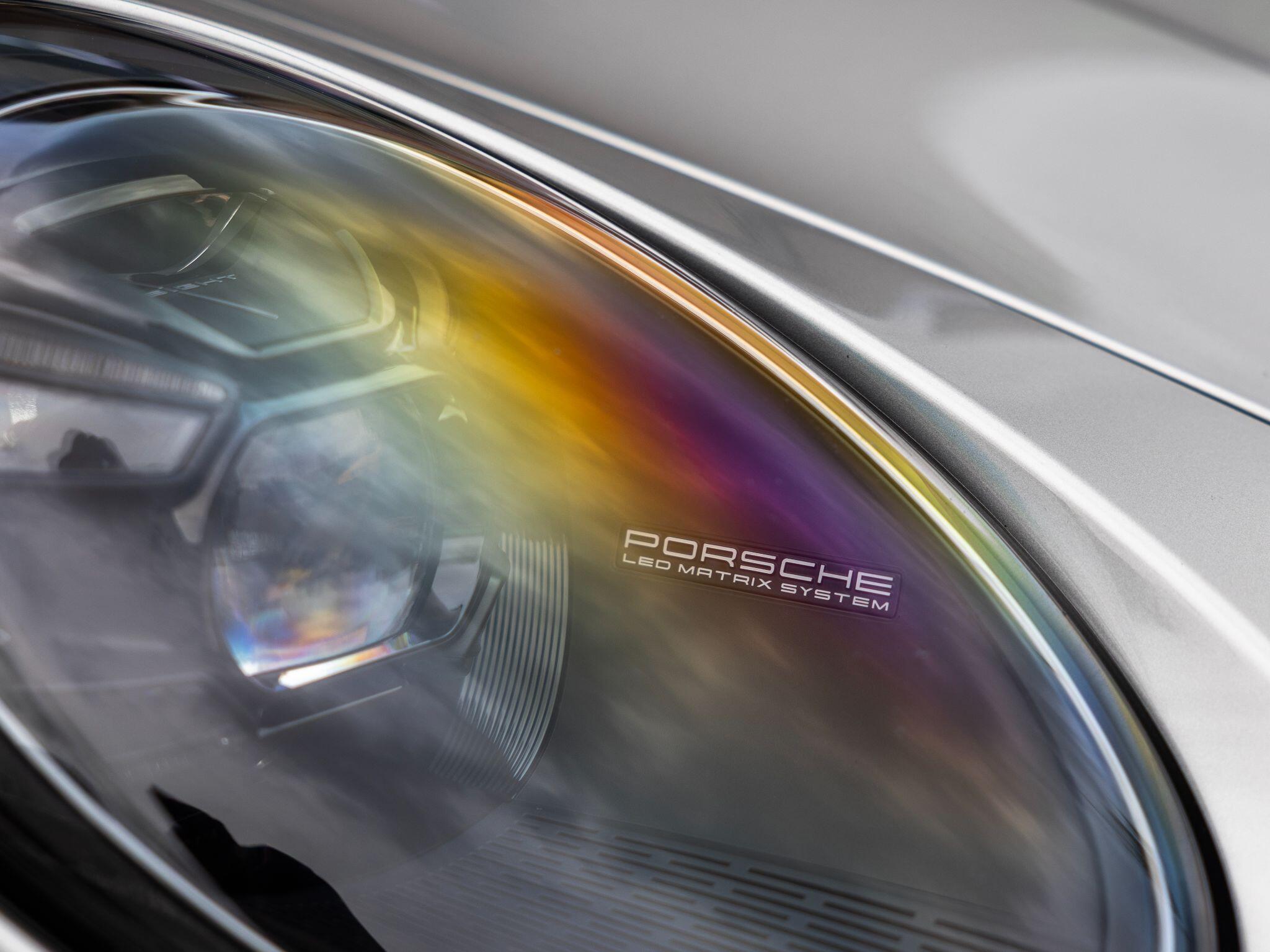 Porsche 911 view 16