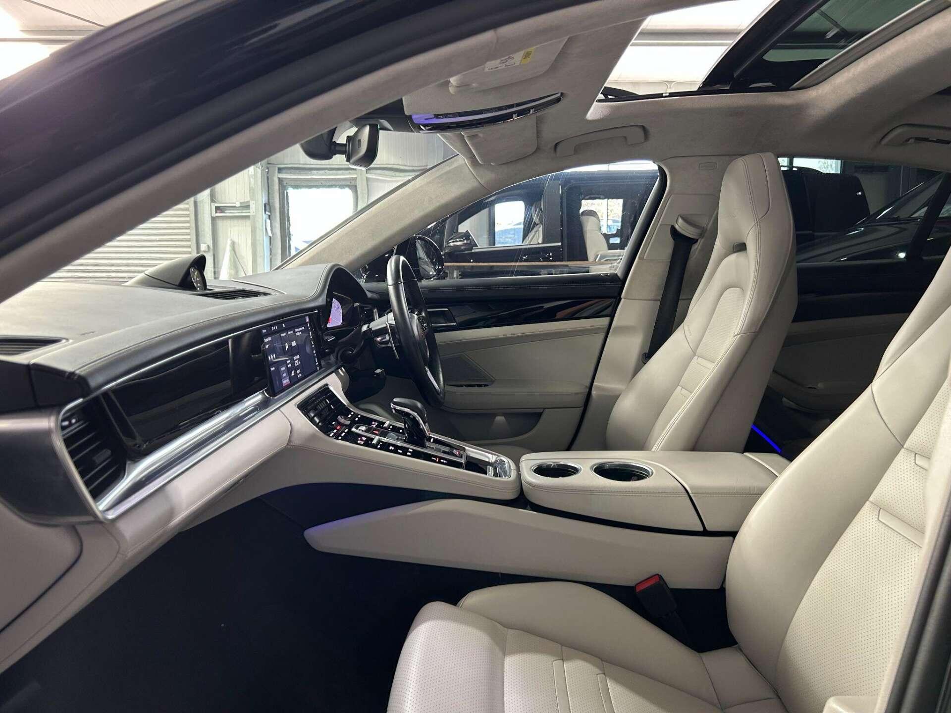 Porsche Panamera view 30