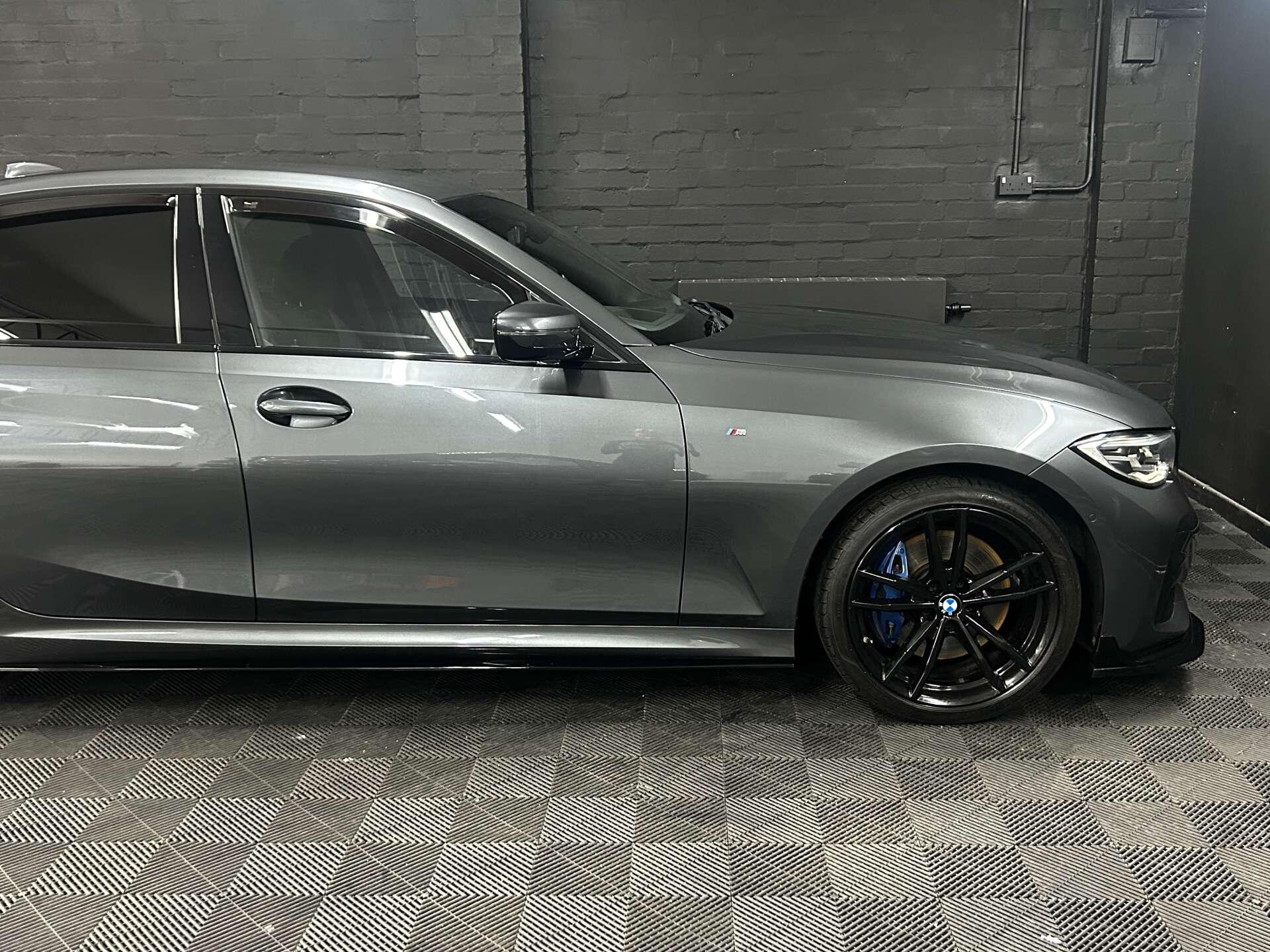 BMW 3 Series view 18