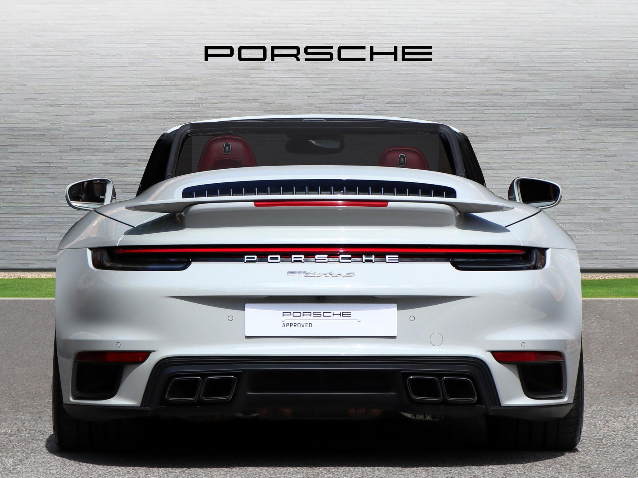 Porsche 911 view 8