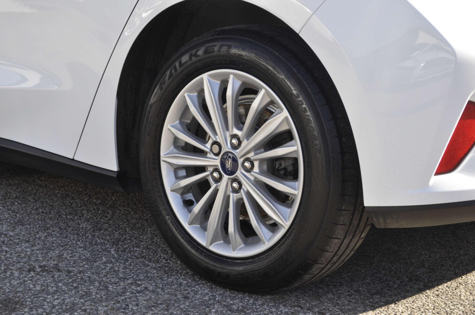 Ford Focus view 30