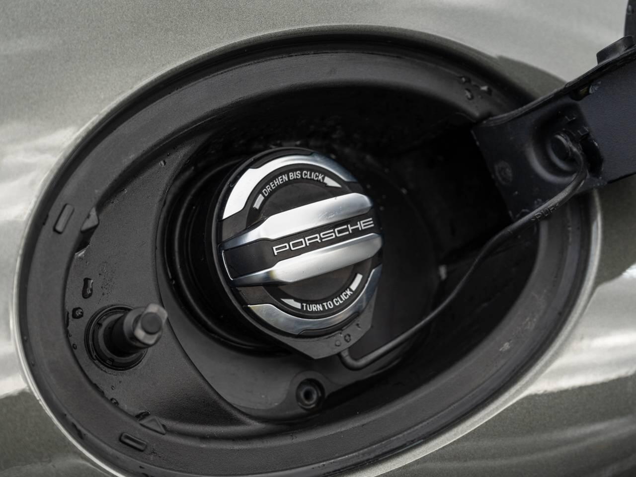 Porsche 911 view 16