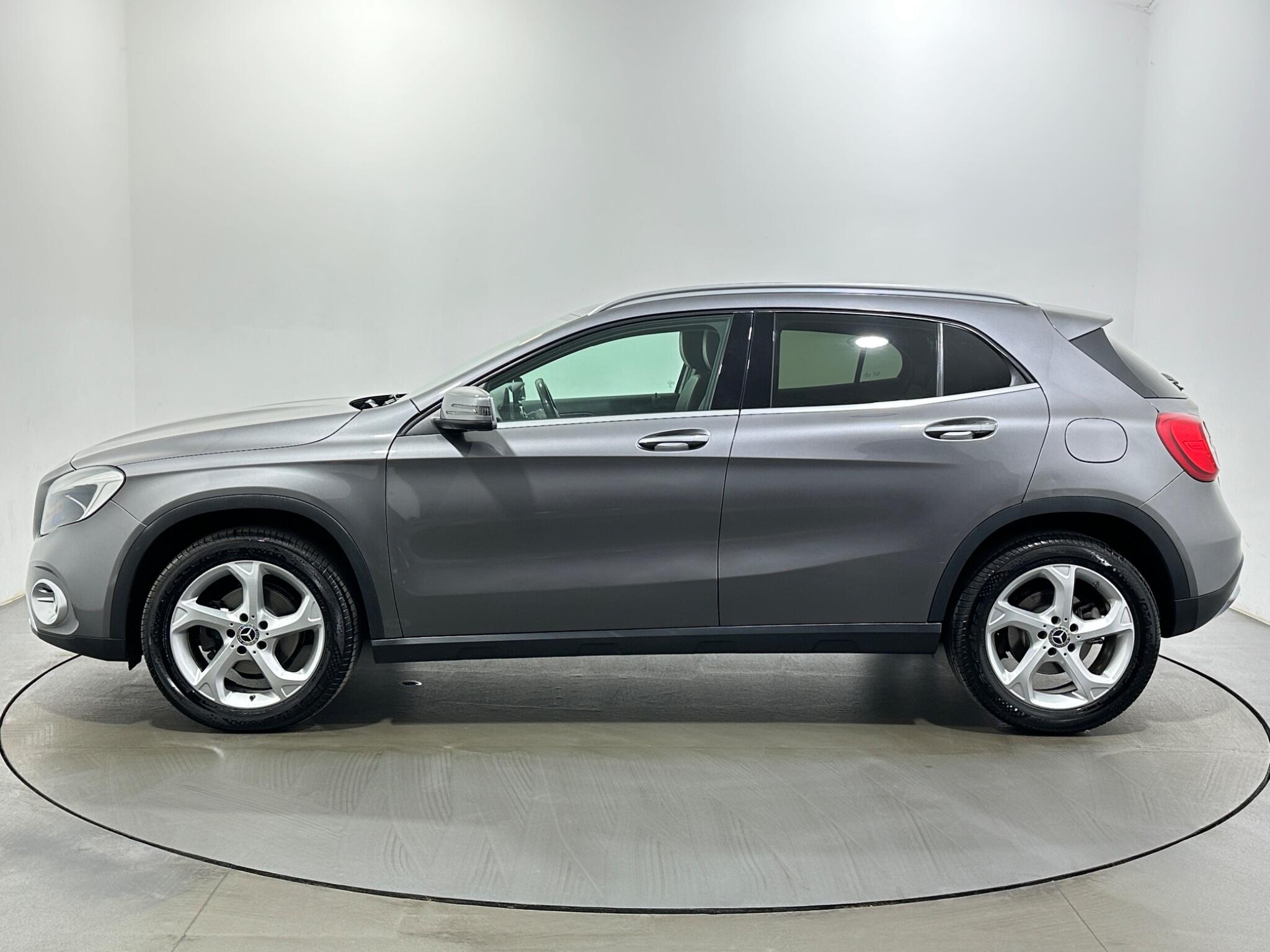 Mercedes-Benz Gla view 5