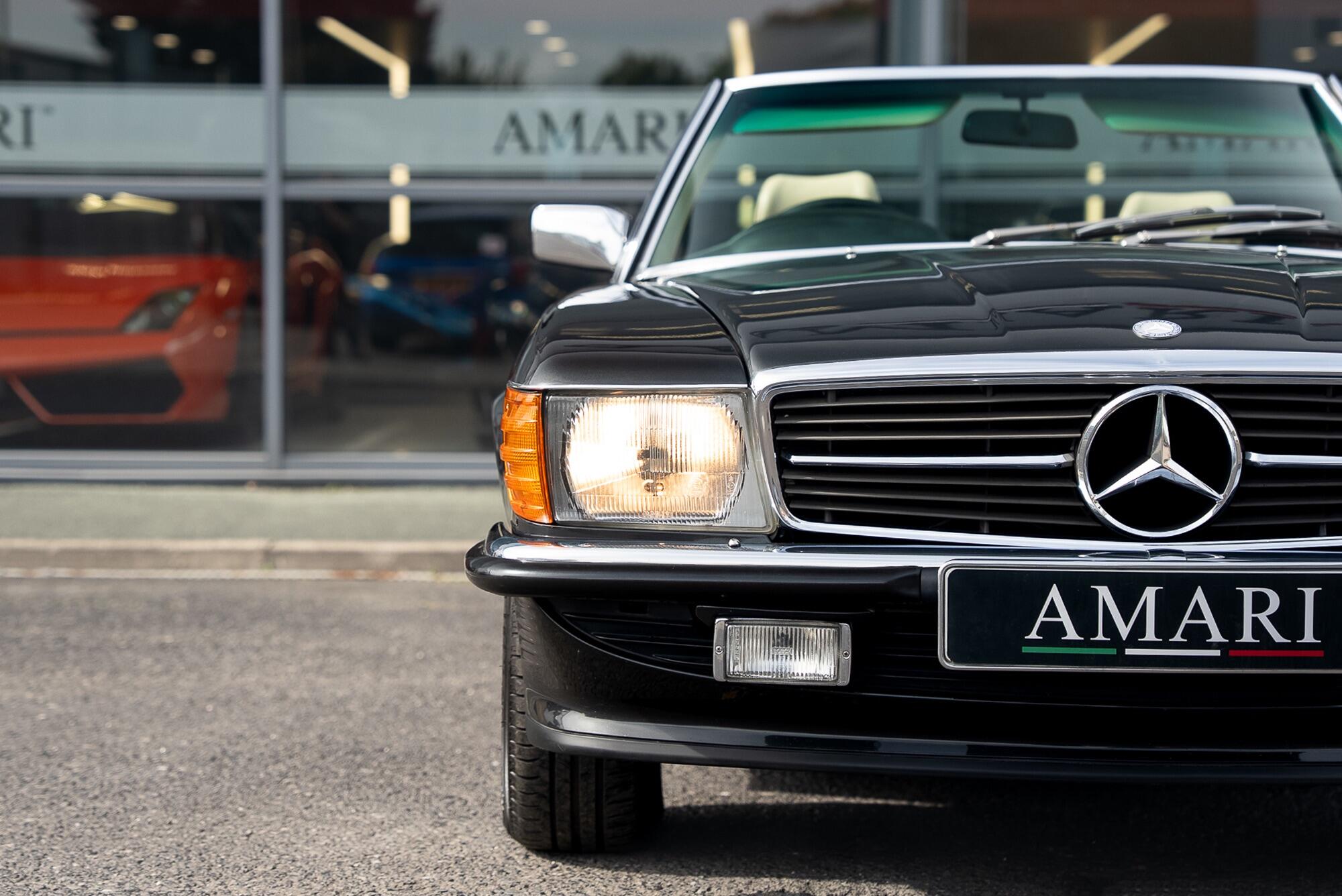 Mercedes-Benz 500 SL view 9