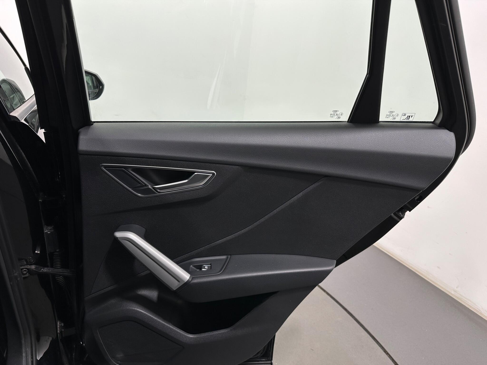 Audi Q2 view 43