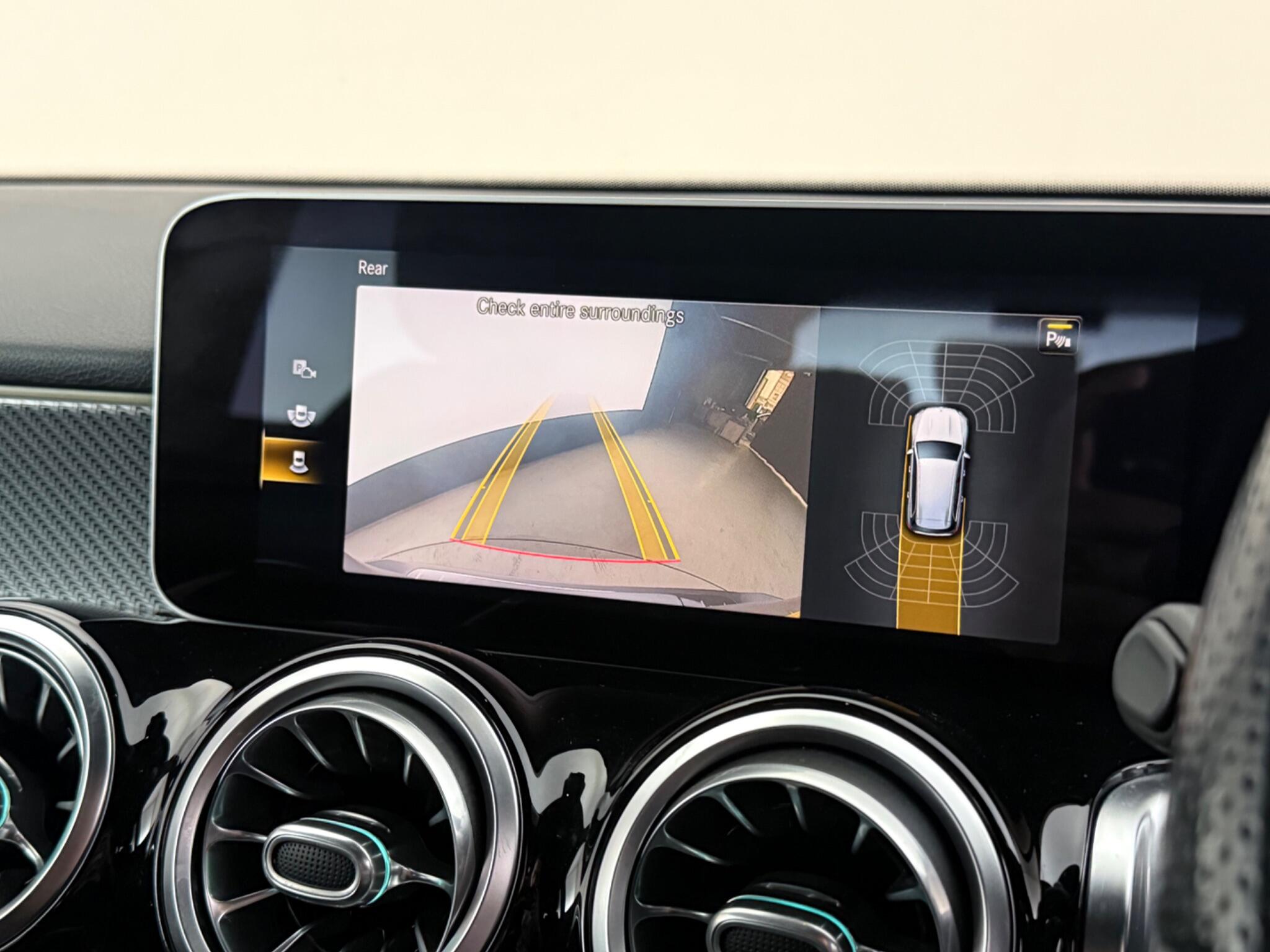 Mercedes-Benz GLB view 35
