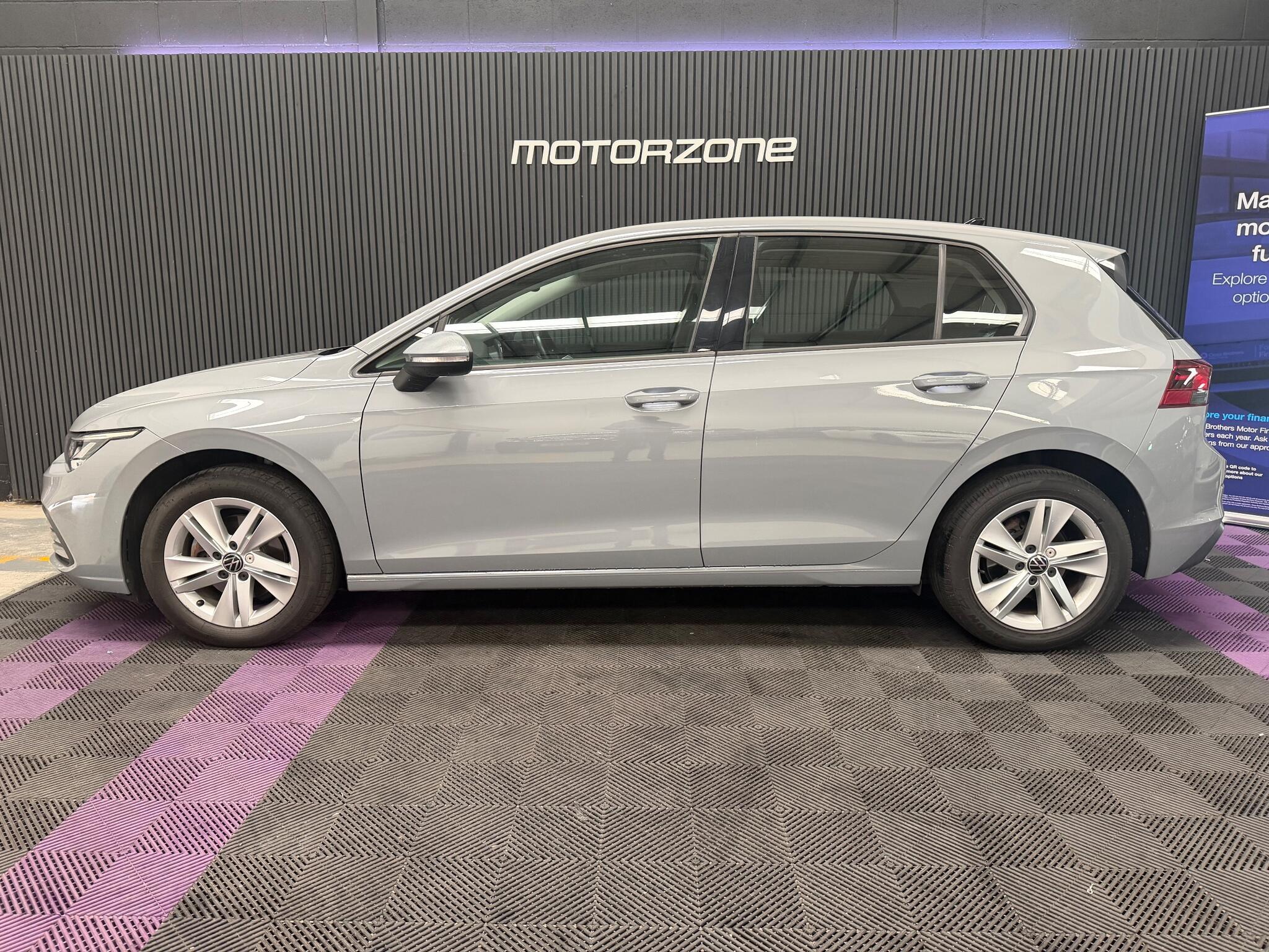 Volkswagen Golf view 5