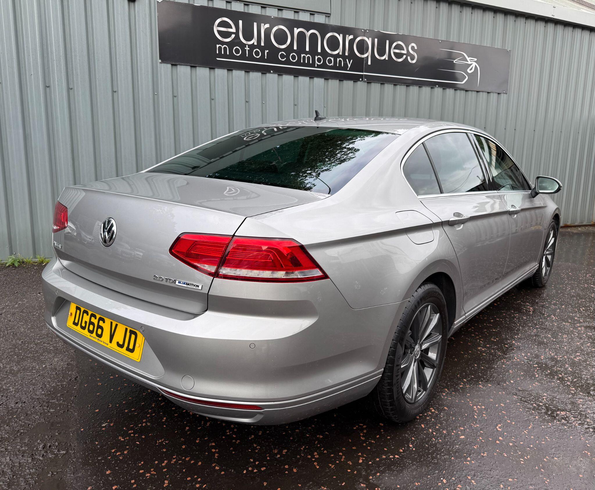 Volkswagen Passat view 4