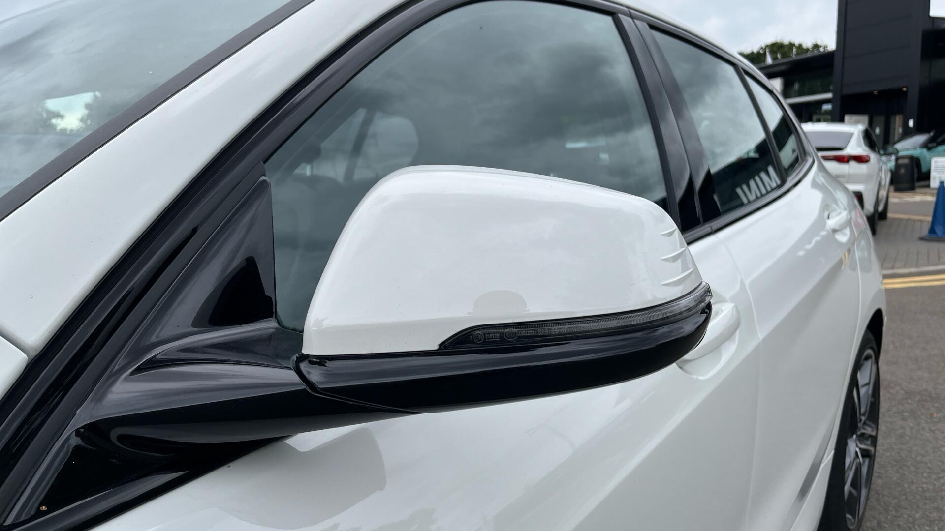 BMW 1 Series view 32